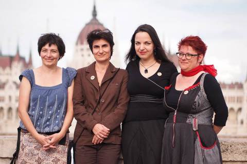 Spronz Júlia (PATENT), Wirth Judit (NANE), Antoni Rita (Nőkért, Nők Lázadása), Lovas Nagy Anna (elnök Nők Lázadása). Fotó: Csöre András