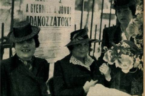 Fertsek Elza (a jobb szélen) Náray Antalné és Dohnányi Ernőné társaságában 1942-ben