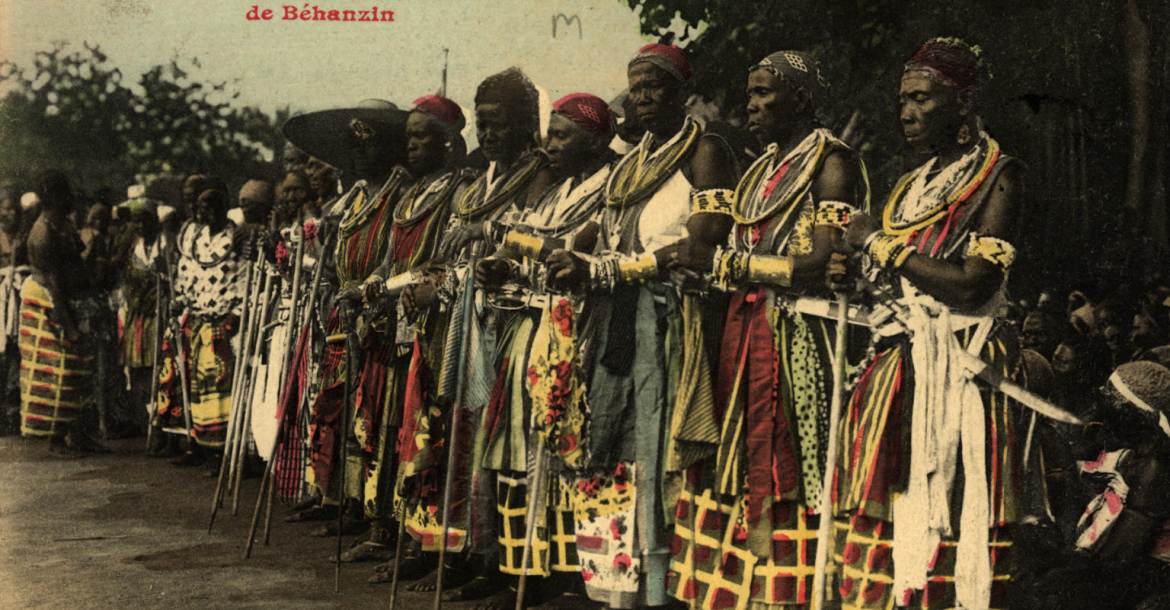 A mai Benini Köztársaság helyén egészen 1900-ig a Dahomey Afrikai Királyság állt, amely igen fejlett és különleges hadsereggel rendelkezett.