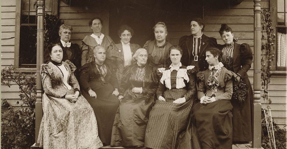 Amerikai nőmozgalmárok 1896-ban. Az első sorban balról a második Anna Howard Shaw.