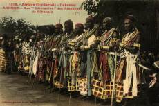 A mai Benini Köztársaság helyén egészen 1900-ig a Dahomey Afrikai Királyság állt, amely igen fejlett és különleges hadsereggel rendelkezett.